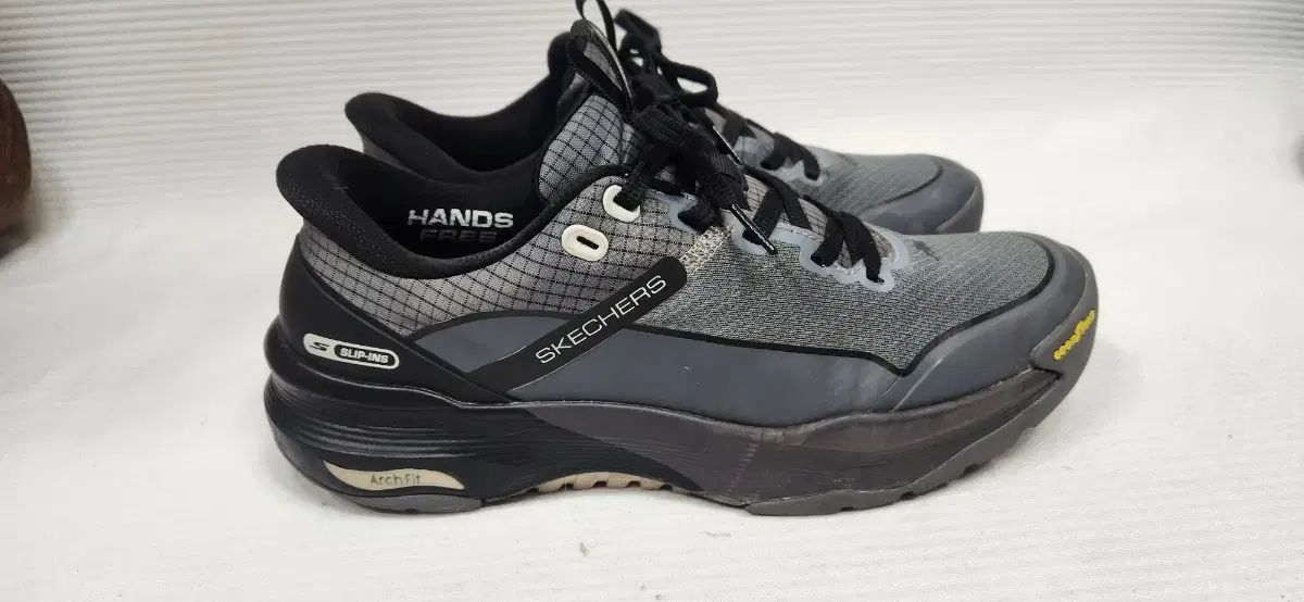 SKECHERS スケッチャーズゴーウォークアーチフィット アウトドア スリップインズ トレッキングシューズ