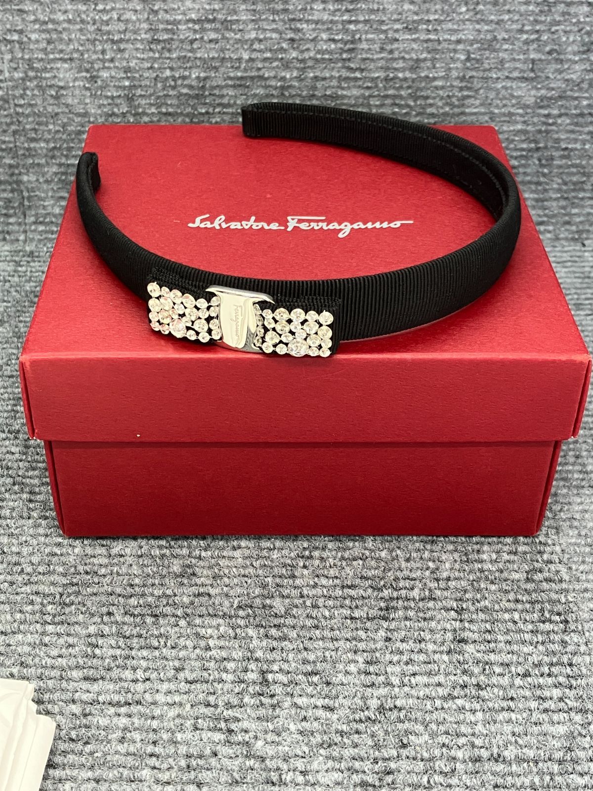 ✨希少・美品✨Salvatore Ferragamo フェラガモ カチューシャ ヴァラ