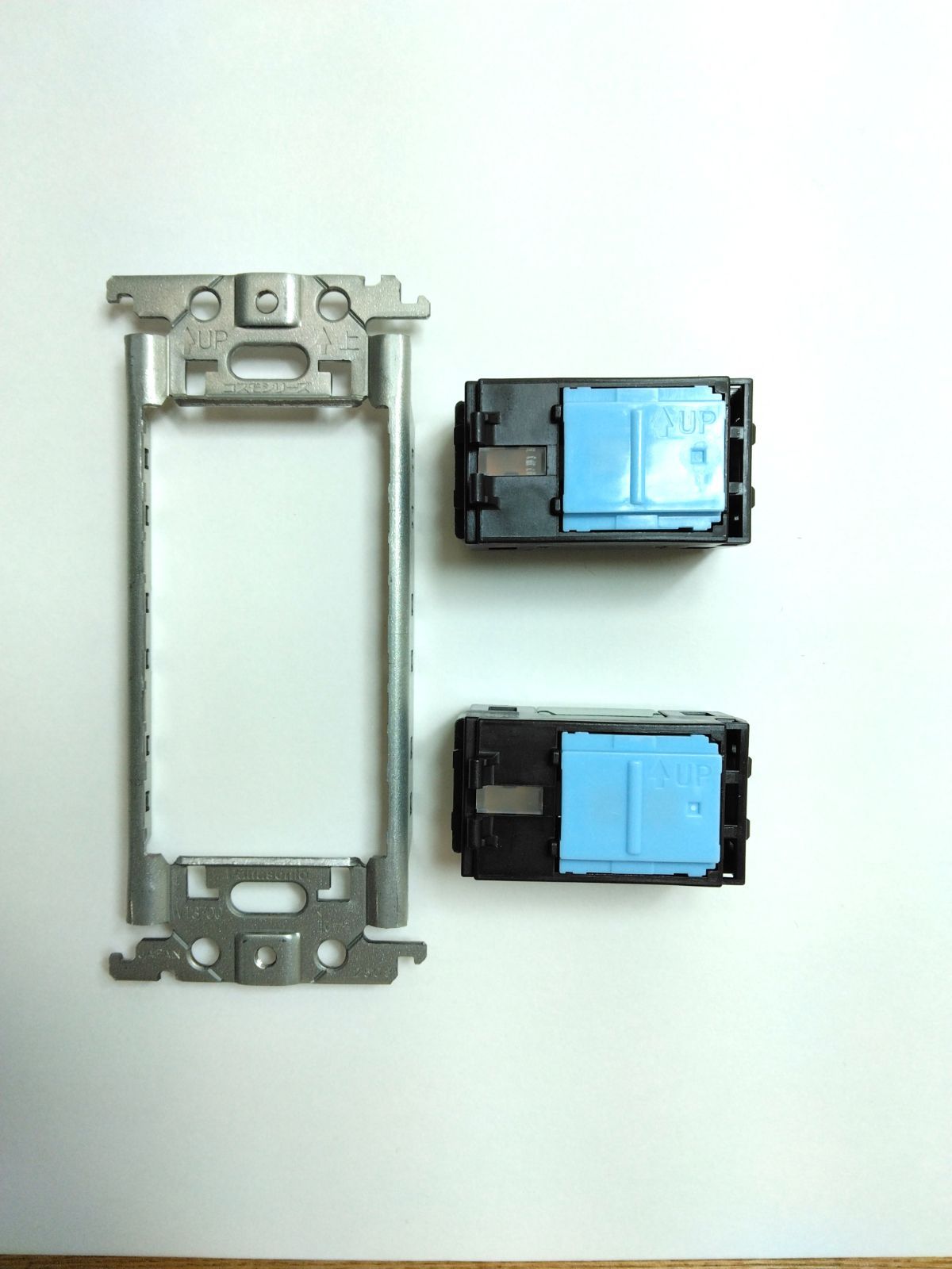 パナソニック 埋込ほたるスイッチB 片切 ハンドルネーム無し 簡易耐火スクエアプレート付 セット