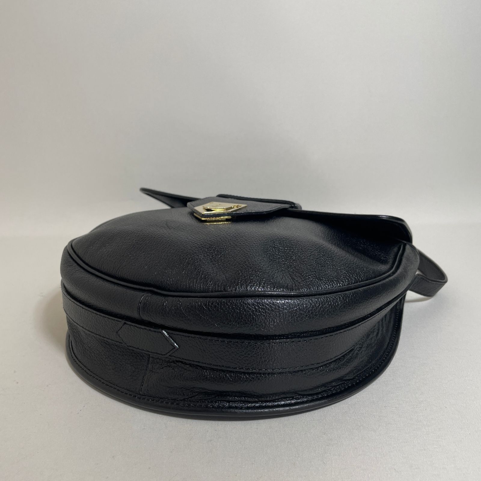 2601-147｜美品｜イヴサンローラン ショルダーバッグ レザー ブラック 