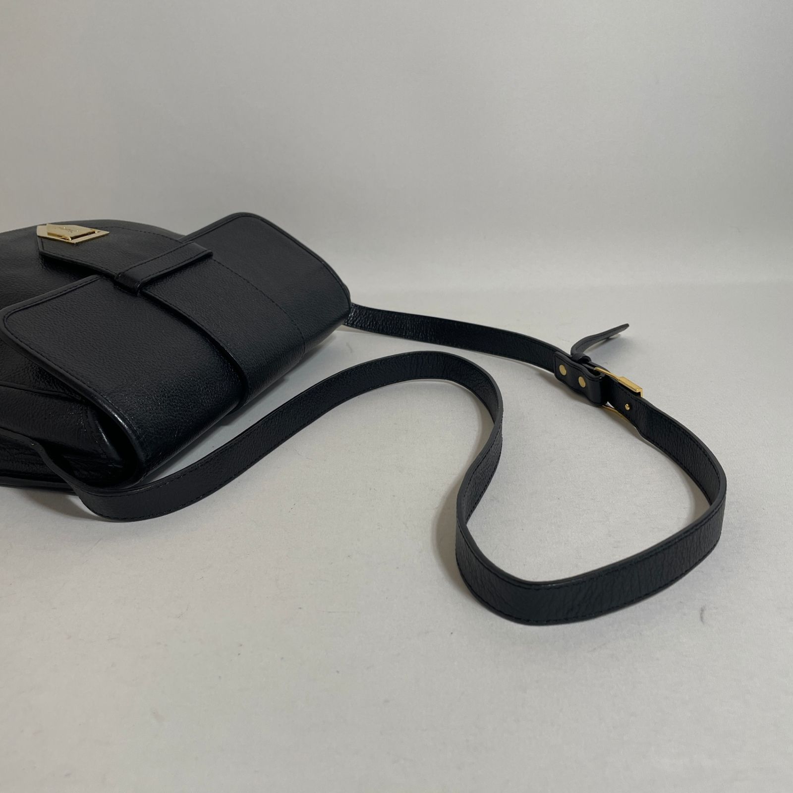 2601-147｜美品｜イヴサンローラン ショルダーバッグ レザー ブラック 
