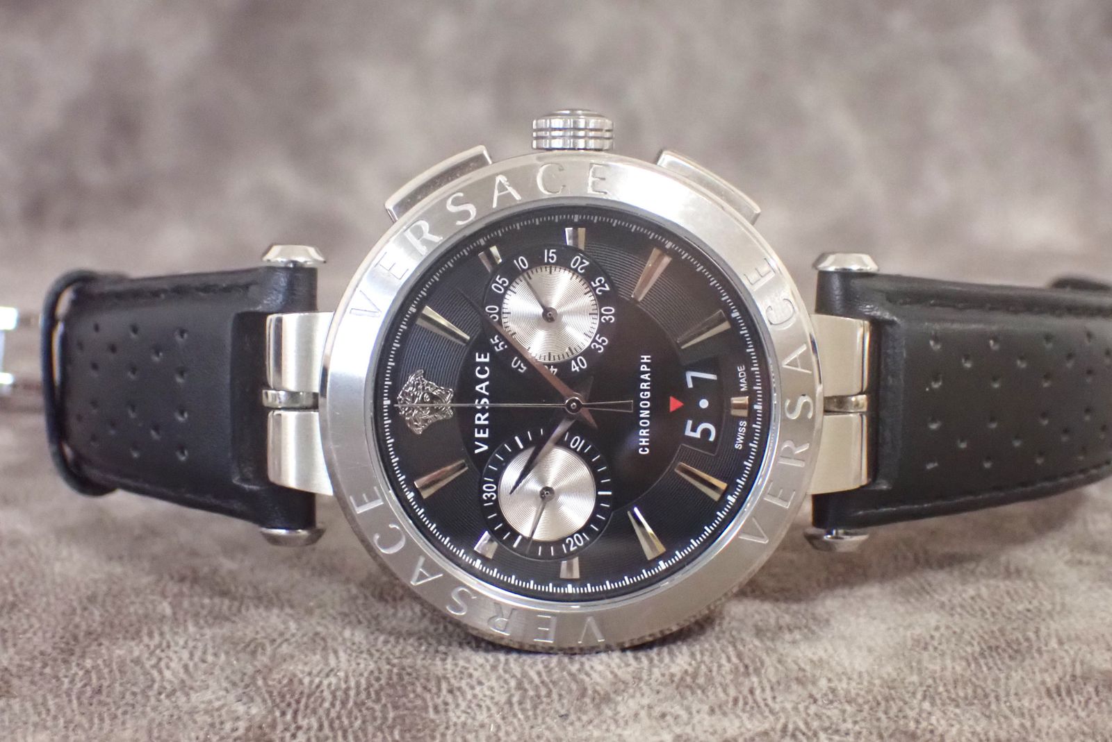 VERSACE ヴェルサーチ メデューサ VE1D クォーツ クロノグラフ メンズ