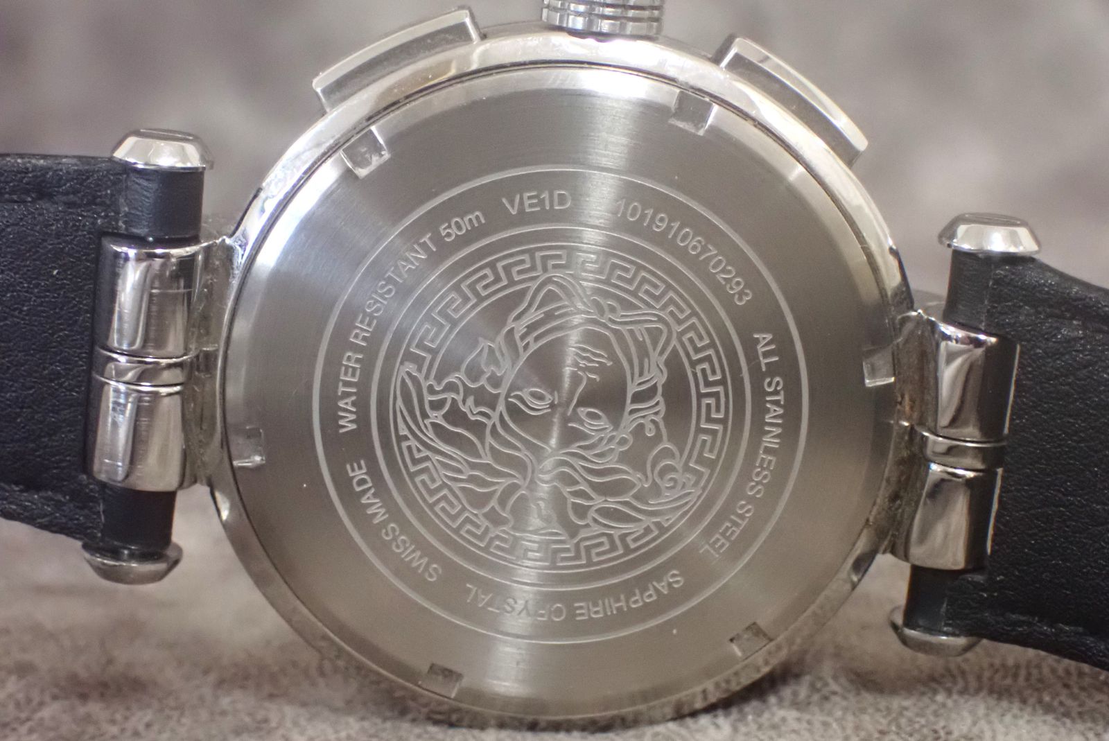 VERSACE ヴェルサーチ メデューサ VE1D クォーツ クロノグラフ メンズ