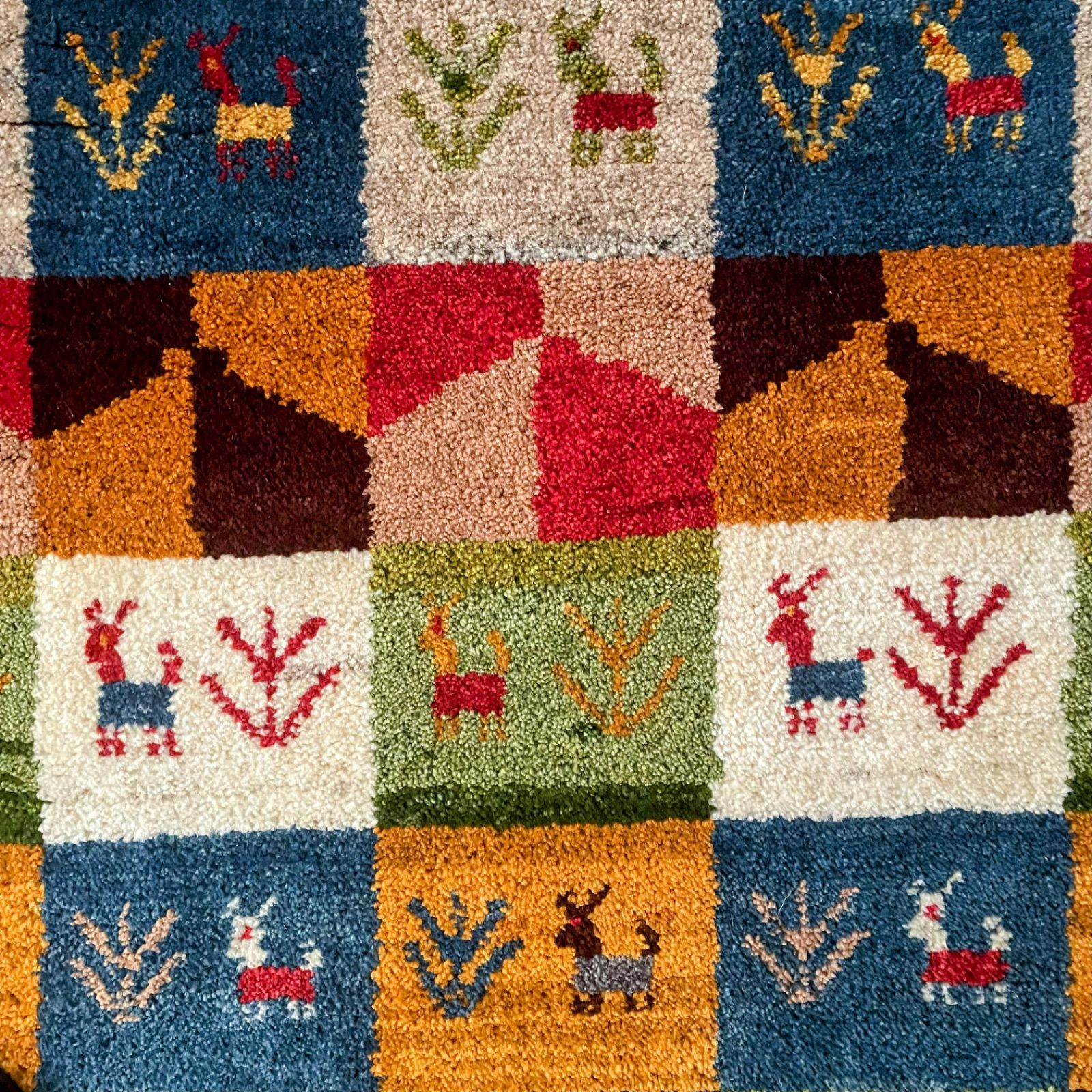 ペルシャ ギャッベ 本物 手織り123×174cm パッチワーク デザイン ペルシャ ギャッベ 本物 手織り123×174cm ラグ パッチワーク 絨毯