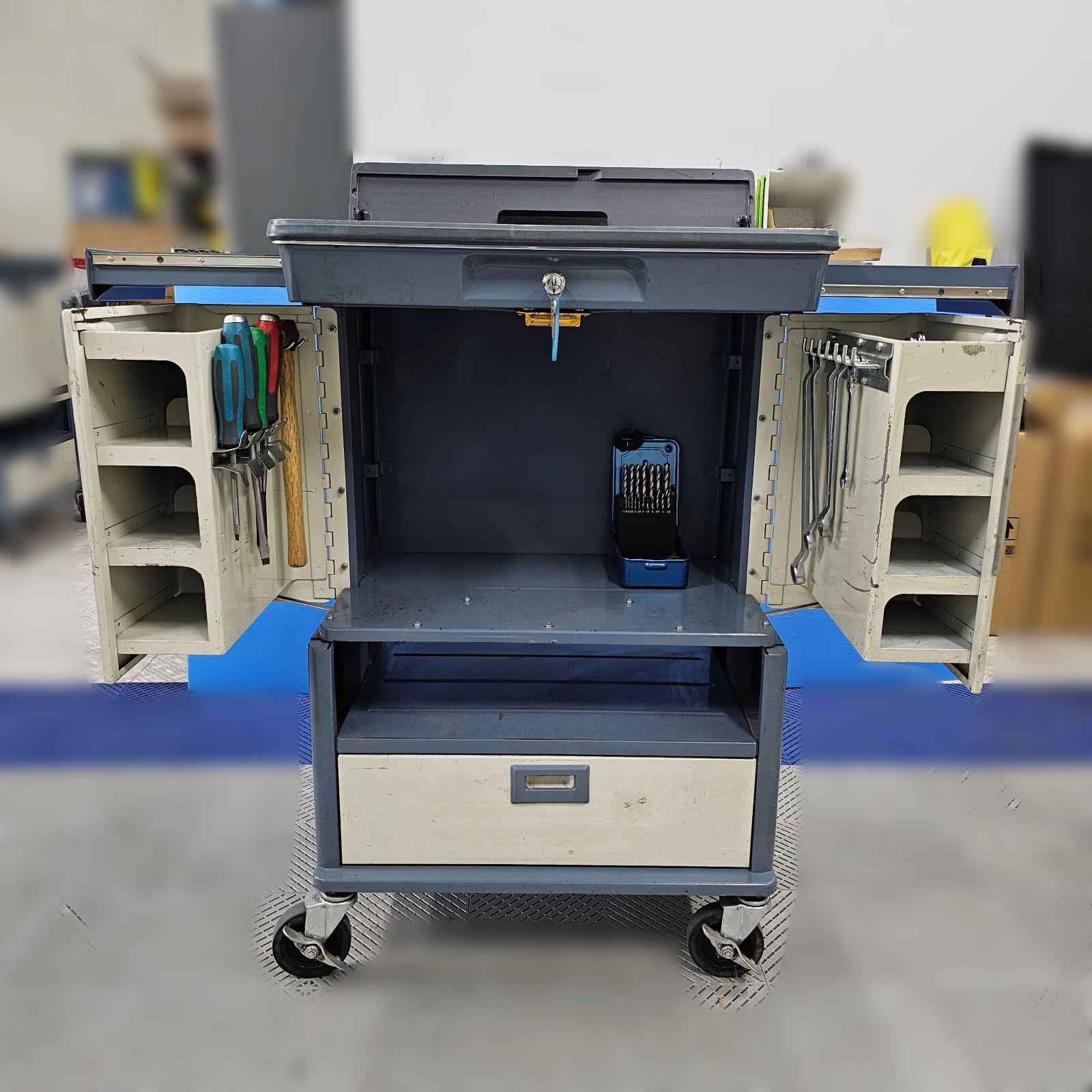 ⭐希少品⭐トヨタ純正ツールキャビネット　キャディ さいたま市引き取り限定】【希少品】トヨタ 純正ツールキャビネット