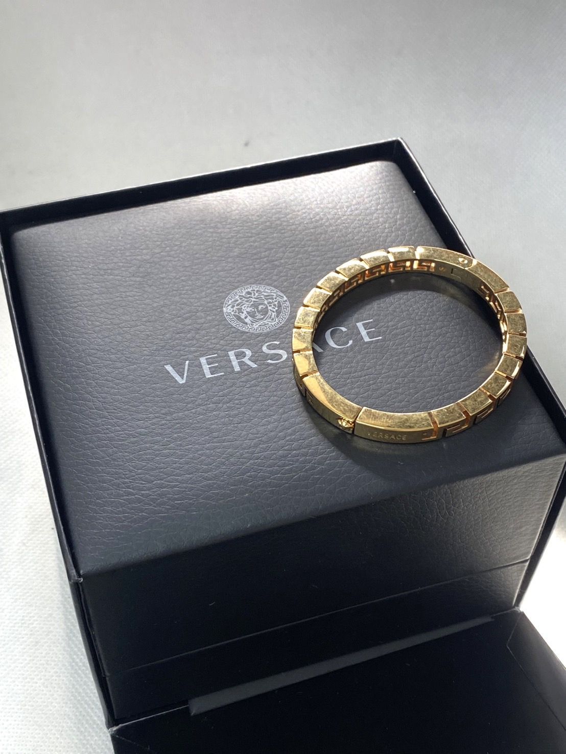 希少美品☆VERSACE メデューサ グレカ バングル ゴールド ヴェルサーチェ ヴェルサーチ ベルサーチ VERSACE グレカ バングル ロゴ アクセサリー