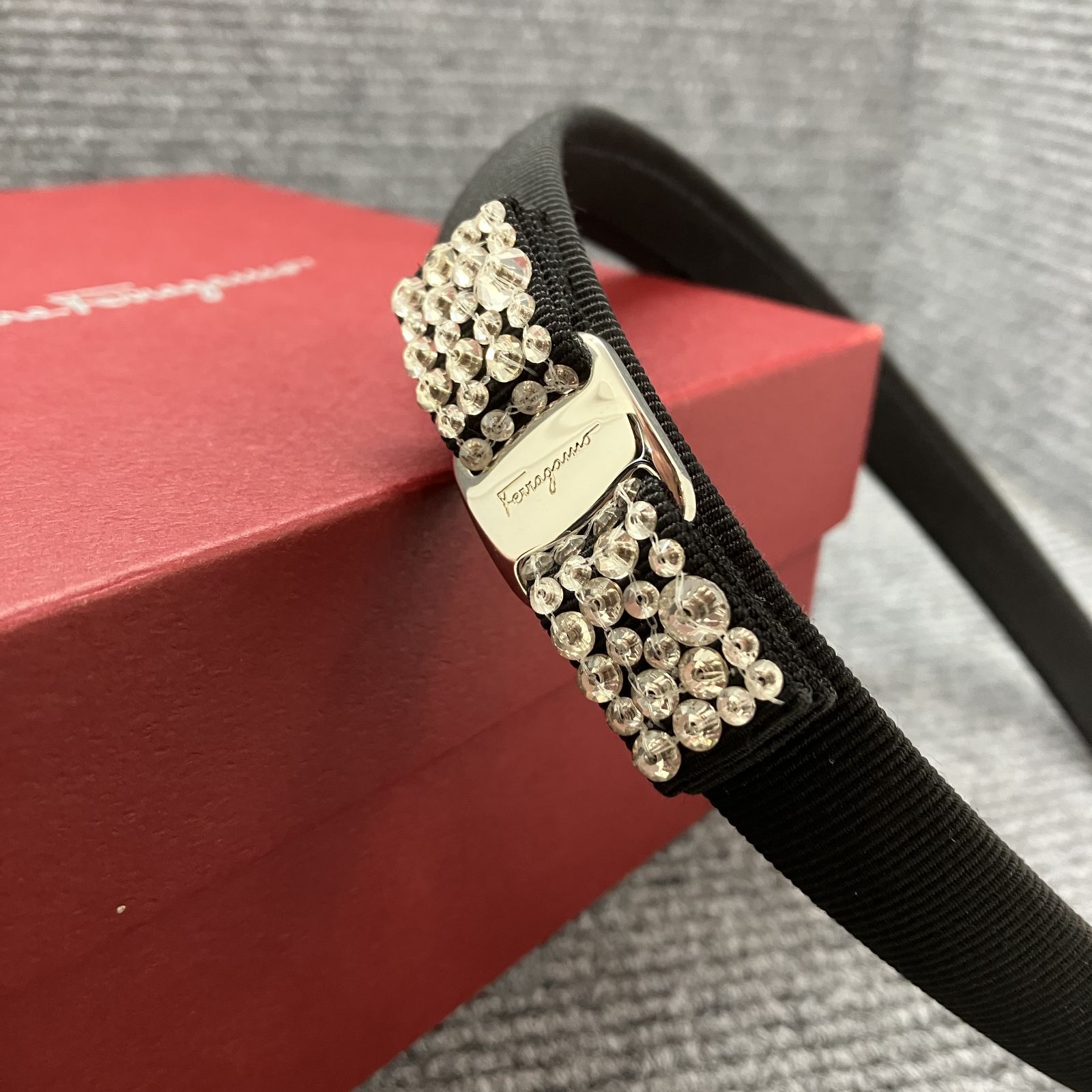 ✨希少・美品✨Salvatore Ferragamo フェラガモ カチューシャ ヴァラ