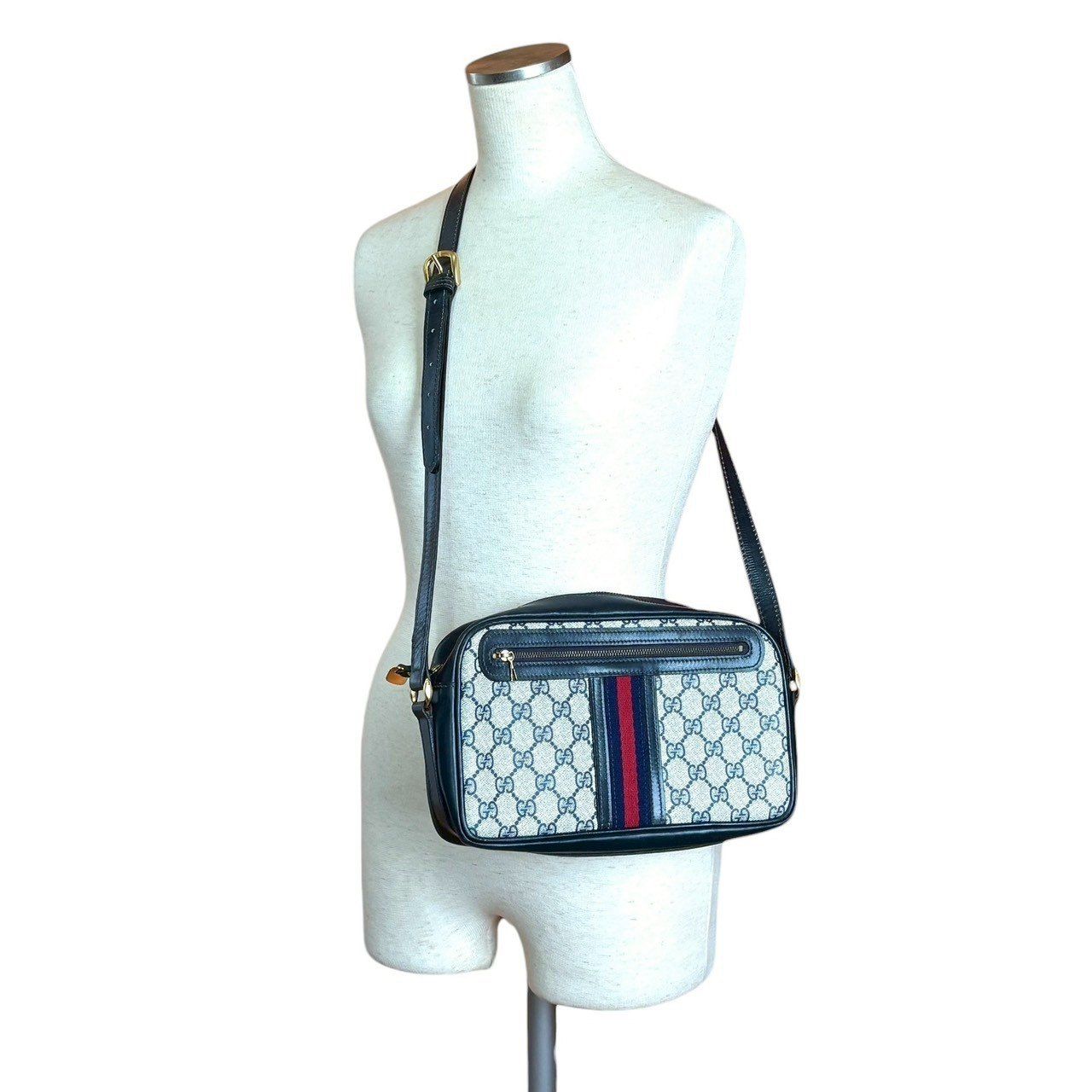 【美品】オールドグッチ カメラバッグ 斜めがけ PVC GGロゴ シェリーライン あの頃の、今ちょうど】 GUCCI オールドグッチ ショルダーバッグ