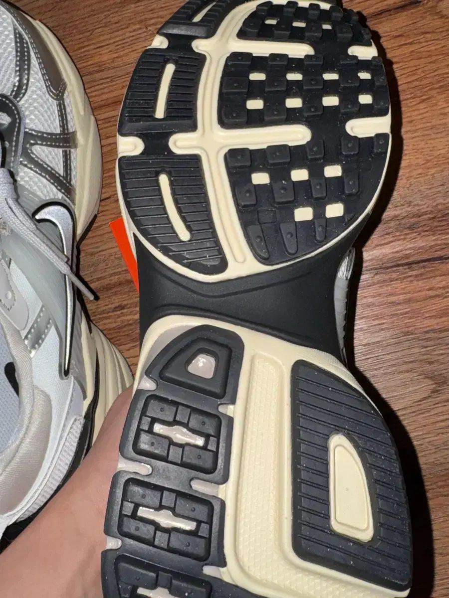  NIKE V 2 K RUN サミット 白 245 250 登山靴 トレッキングシューズ アウトドアシューズ