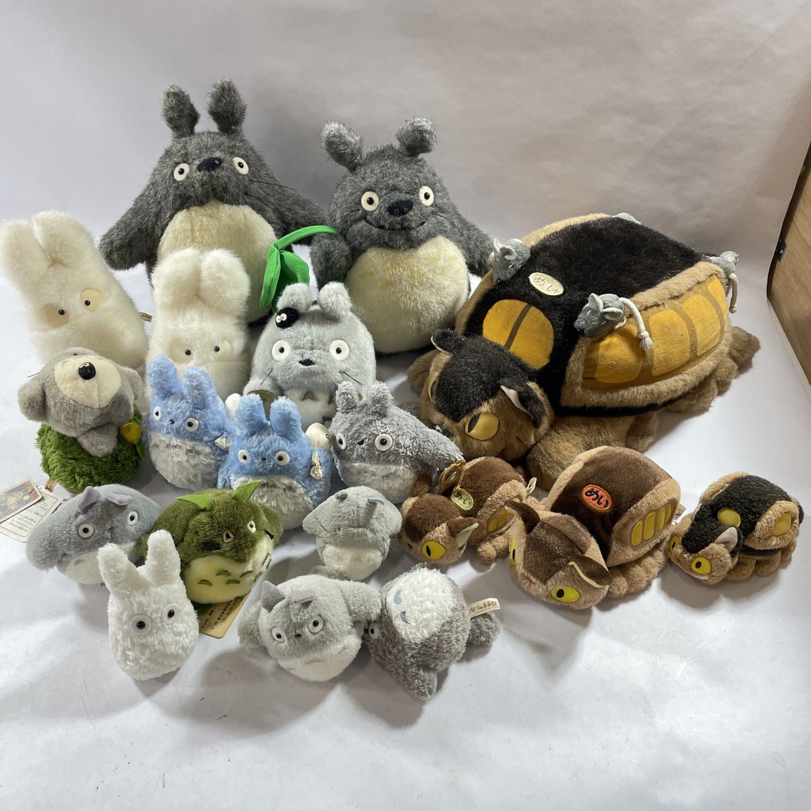 スタジオジブリ キャラクターグッズ 大量 3.85㎏ まとめ商品 トトロ 千と千尋の神隠し 魔女の宅急便 等 ぬいぐるみ マスコット フィギュア