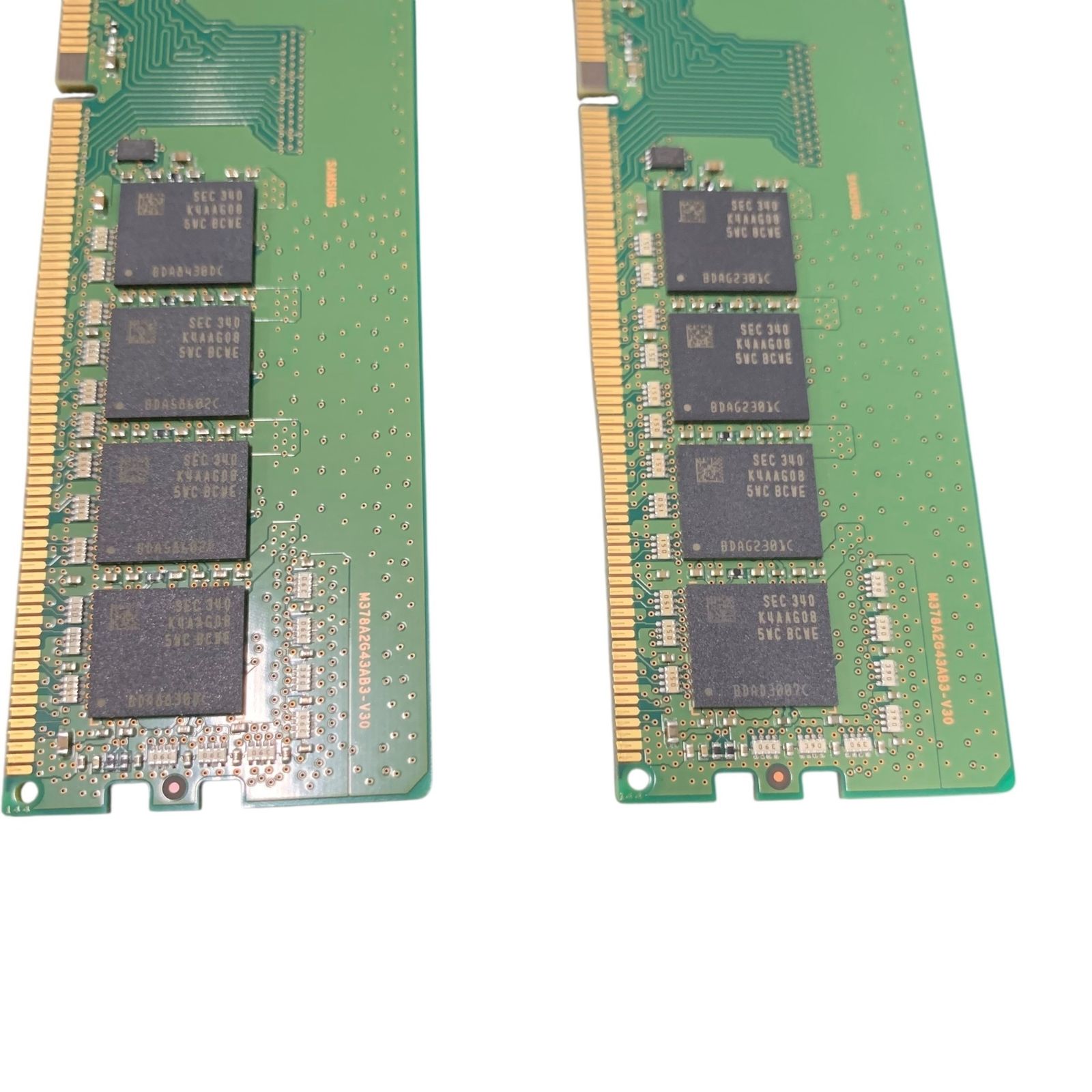 □Samsung DDR4 16GB PC4-3200 デスクトップ用 メモリ M378A2G43CB3 