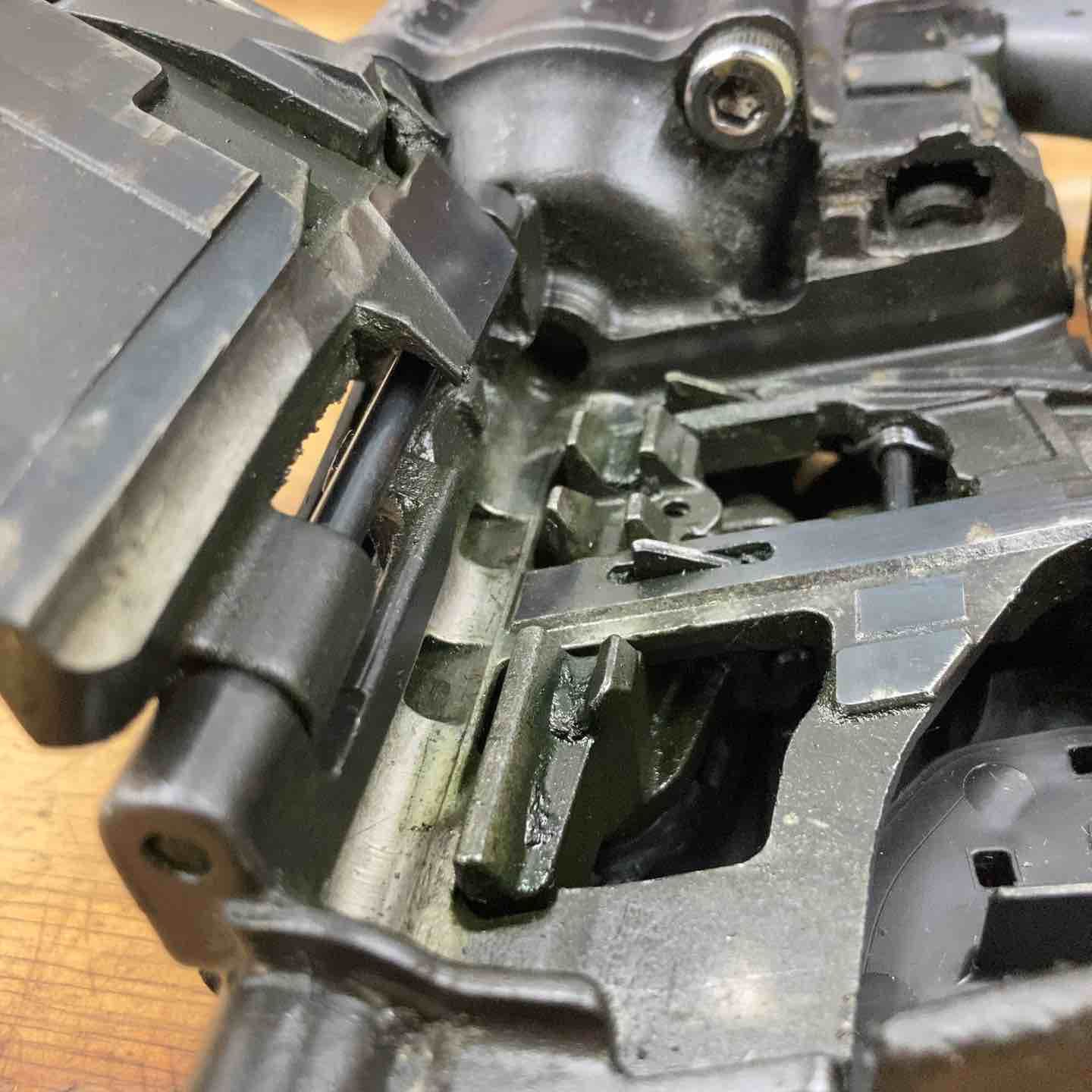 高圧 エア釘打ち機