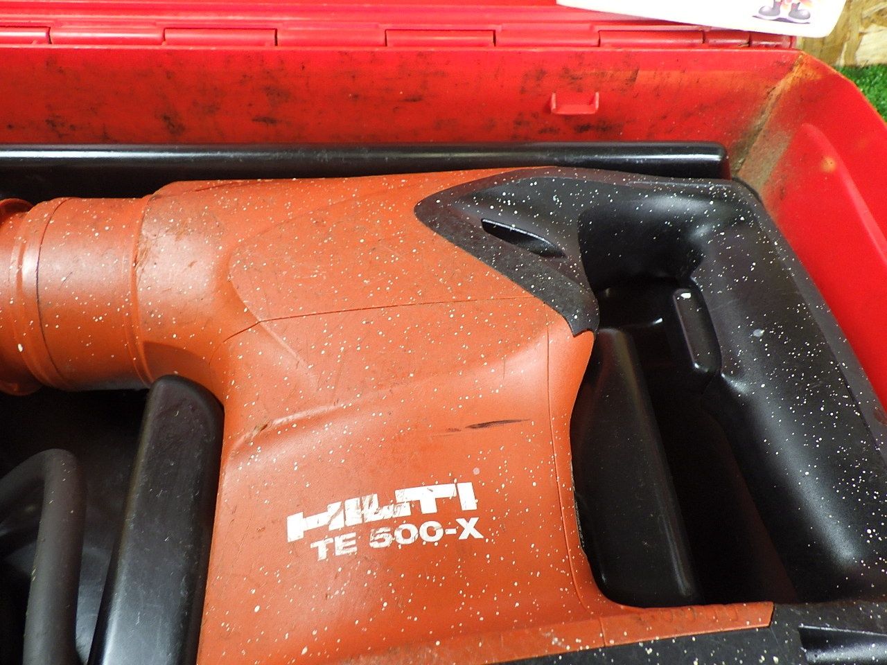 コンクリートの斫りに ヒルティ