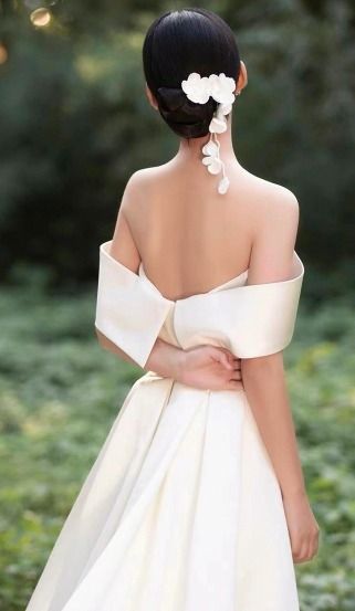 ウェディングドレス 袖フリル