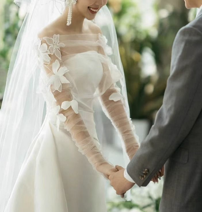 オフショル ウェディングドレス シアー袖 お花 バックオープン