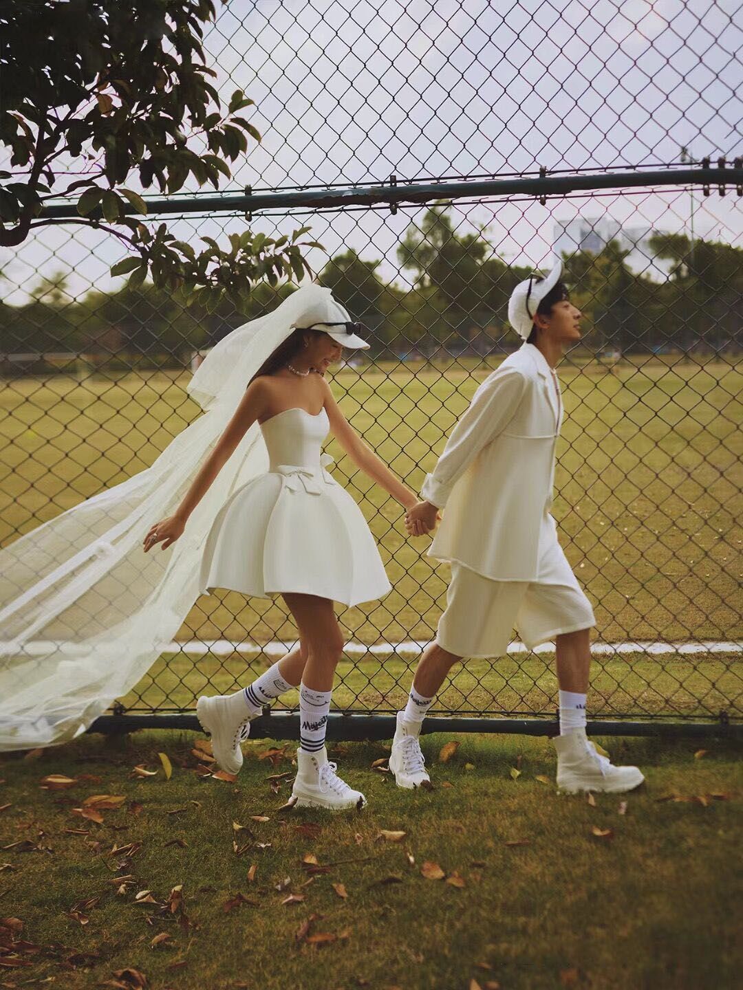 オフショルダーウェディングドレスショート