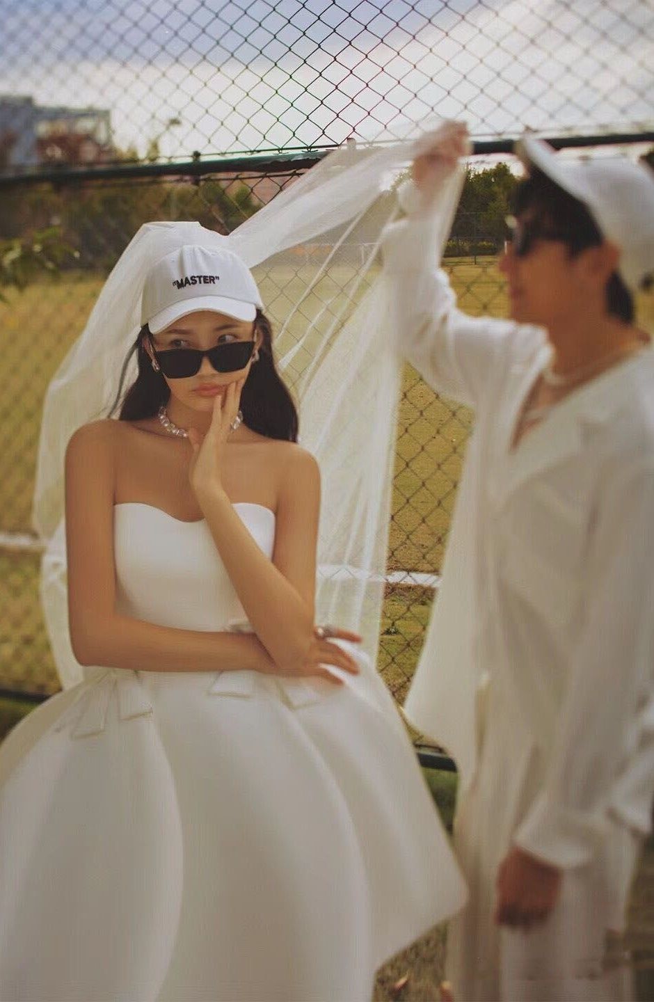 オフショルダーウェディングドレスショート