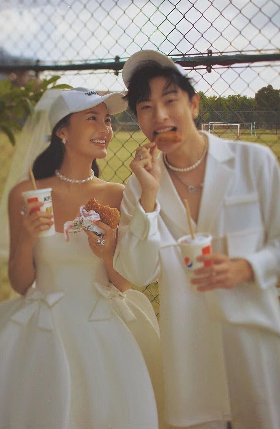  オフショルダーウェディングドレスショート その他 文房具 事務用品