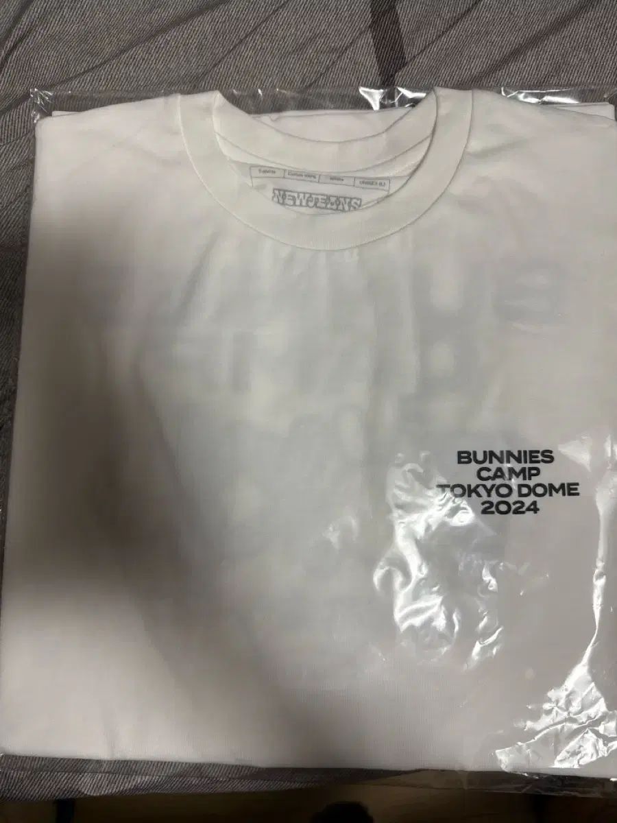 NewJeans BUNNIES CAMP Tシャツ