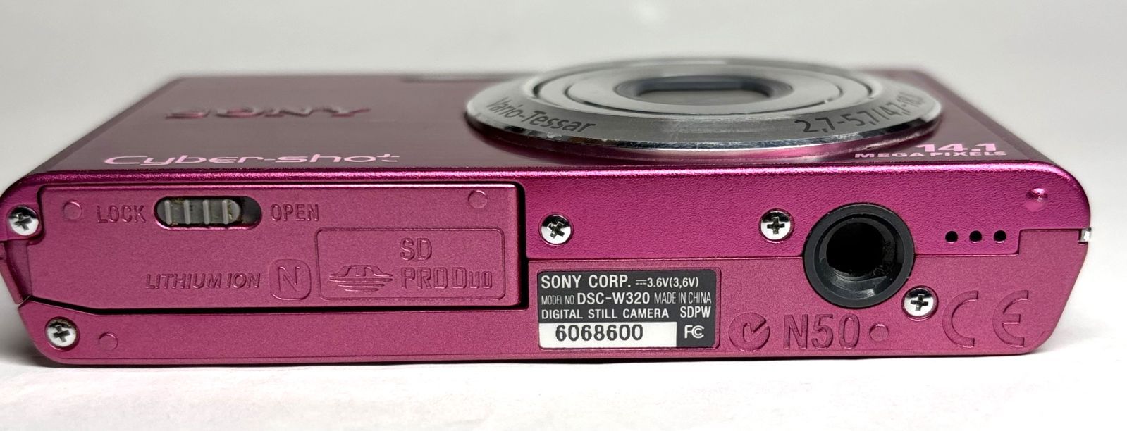 Sony Cyber-shot DSC-W320 デジタルカメラ 14.1MP 4x Red 添付品充実