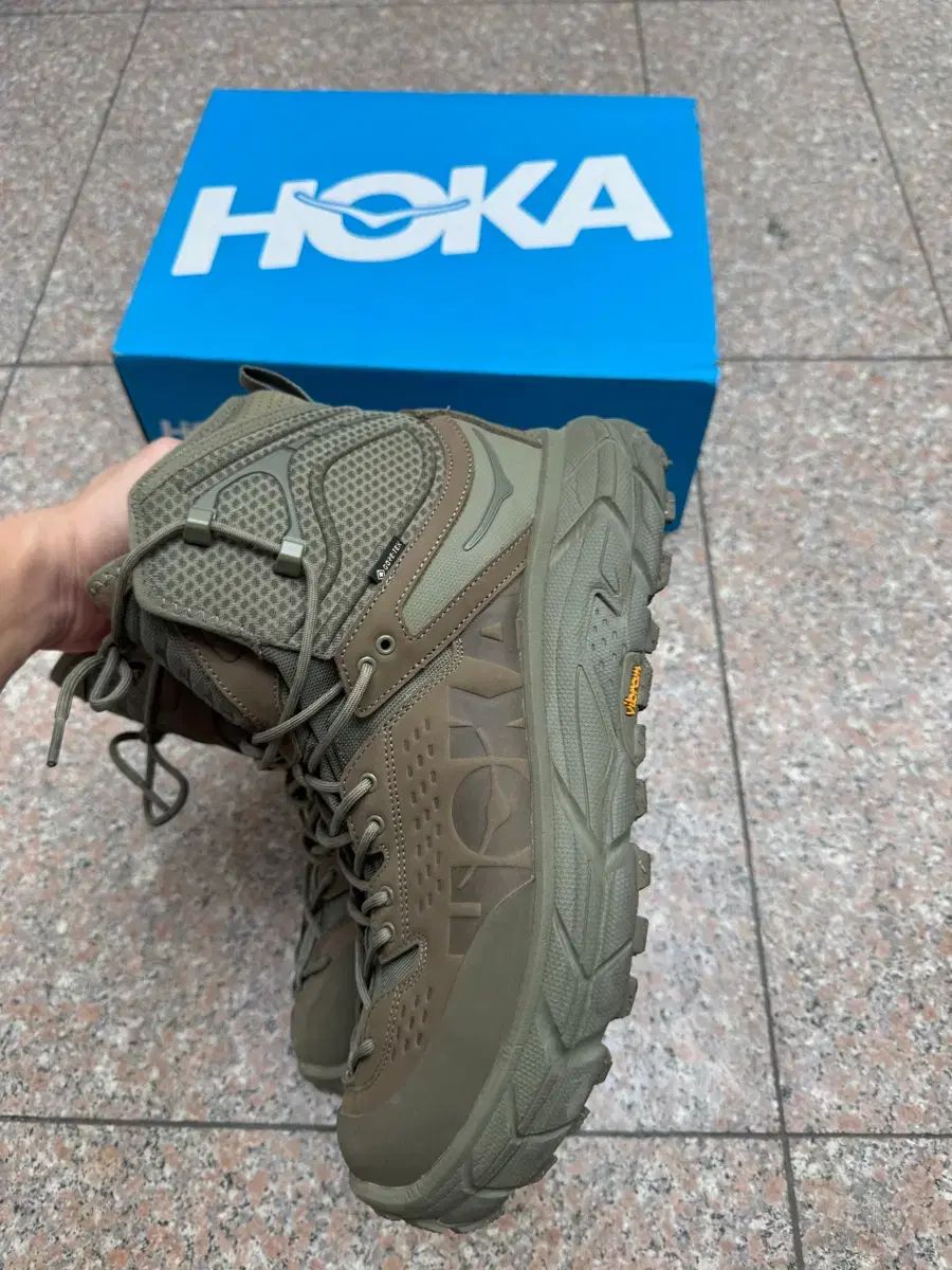 HOKA ONE トー ハイ オリーブ GORE-TEX