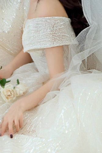 3点付 オフショル ロングウェディングドレス キラキラプリンセス