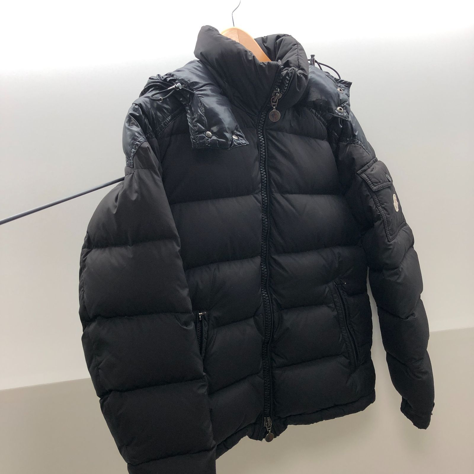 MONCLER メンズ ダウンジャケット コミックラベル G32-003 モンクレール SGSF10-9540 MONCLER メンズ ダウンジャケット コミックラベル G32-003 モンクレール SGSF10-9540