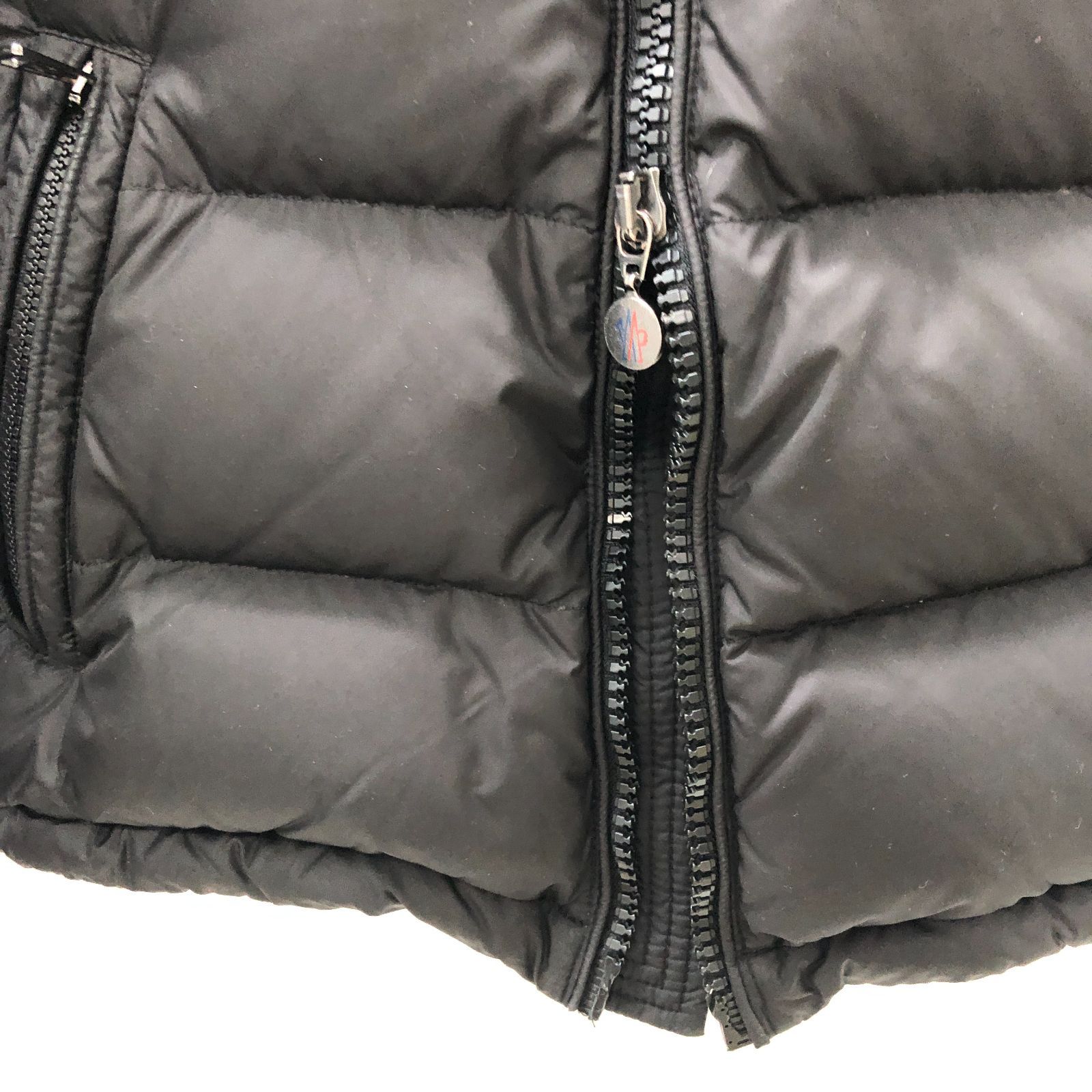 MONCLER メンズ ダウンジャケット コミックラベル G32-003 モンクレール SGSF10-9540 MONCLER メンズ ダウンジャケット コミックラベル G32-003 モンクレール SGSF10-9540