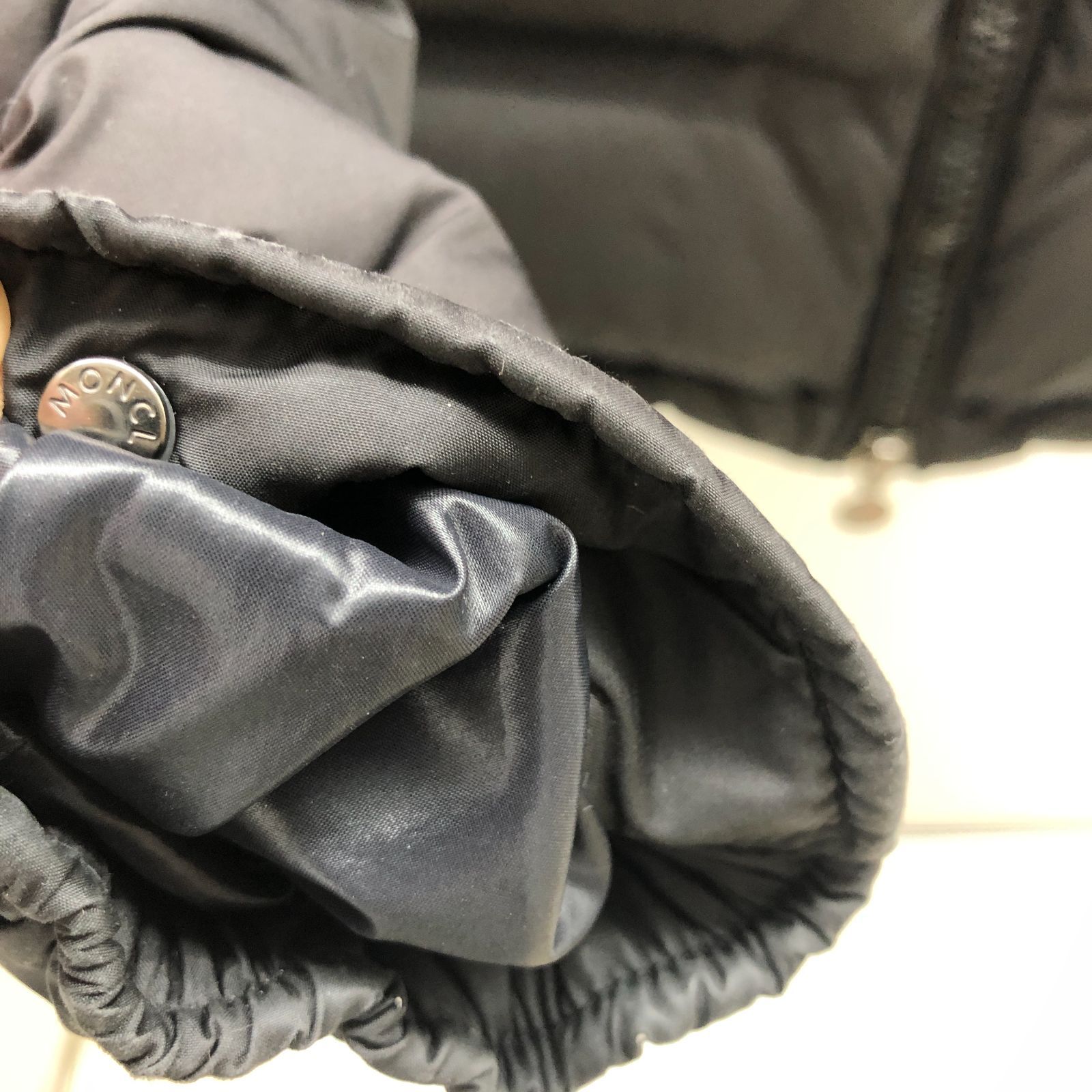MONCLER メンズ ダウンジャケット コミックラベル G32-003 モンクレール SGSF10-9540 MONCLER メンズ ダウンジャケット コミックラベル G32-003 モンクレール SGSF10-9540