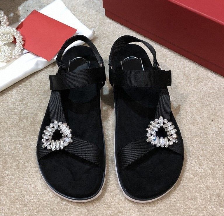 キラキラカジュアルビジューサンダル夏おしゃれ