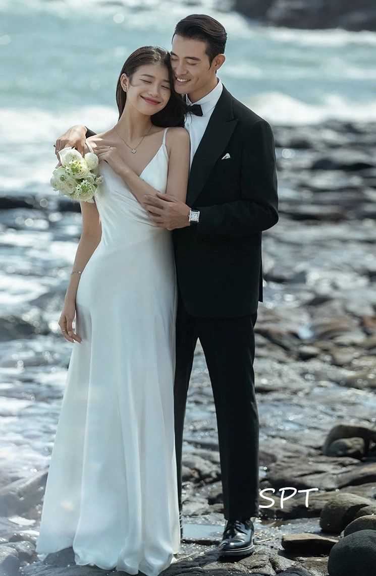 サテンキャミソールウェディングドレス