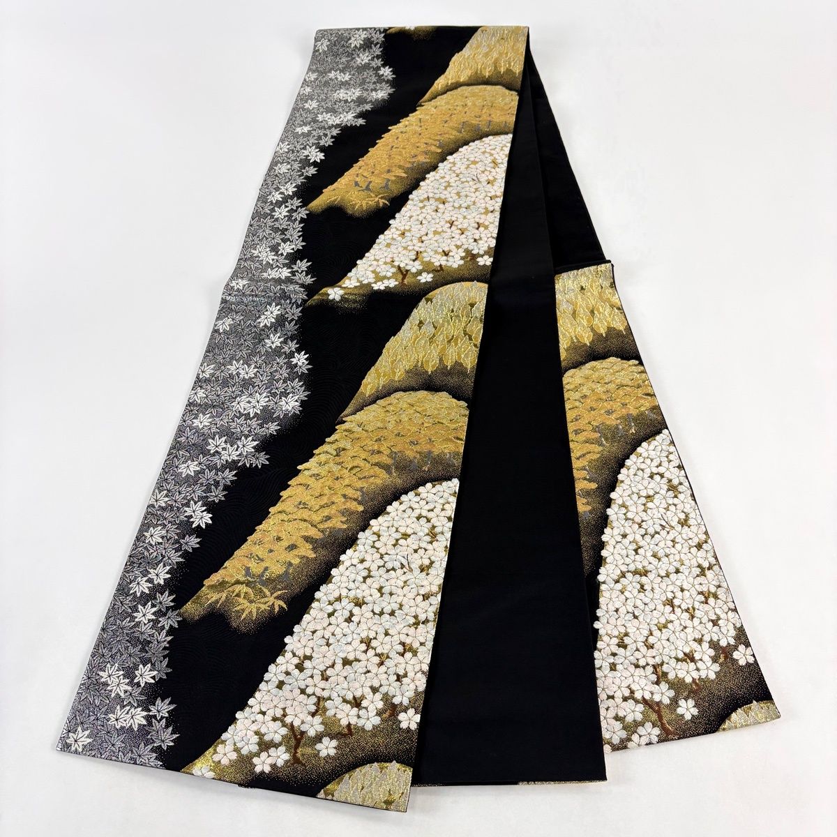 袋帯 秀品 あけぼの繭 遠山遠望 松 桜 箔 金糸 黒 六通 正絹 【中古 