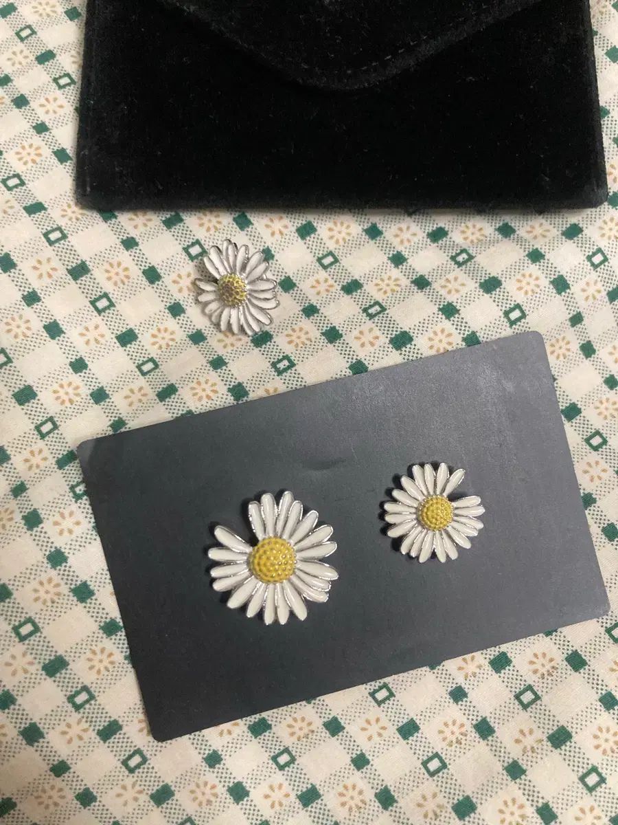 PEACEMINUSONE デイジー ブローチ