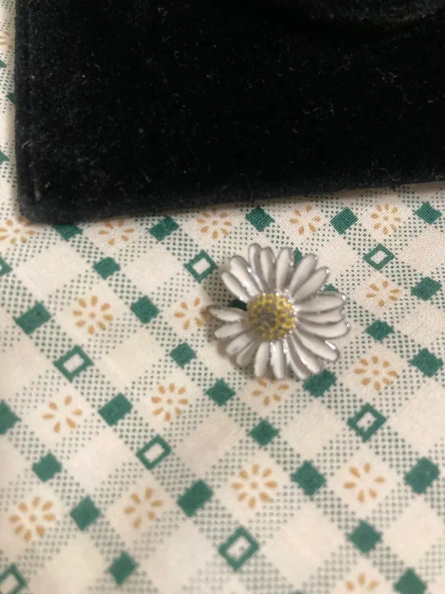 PEACEMINUSONE デイジー ブローチ