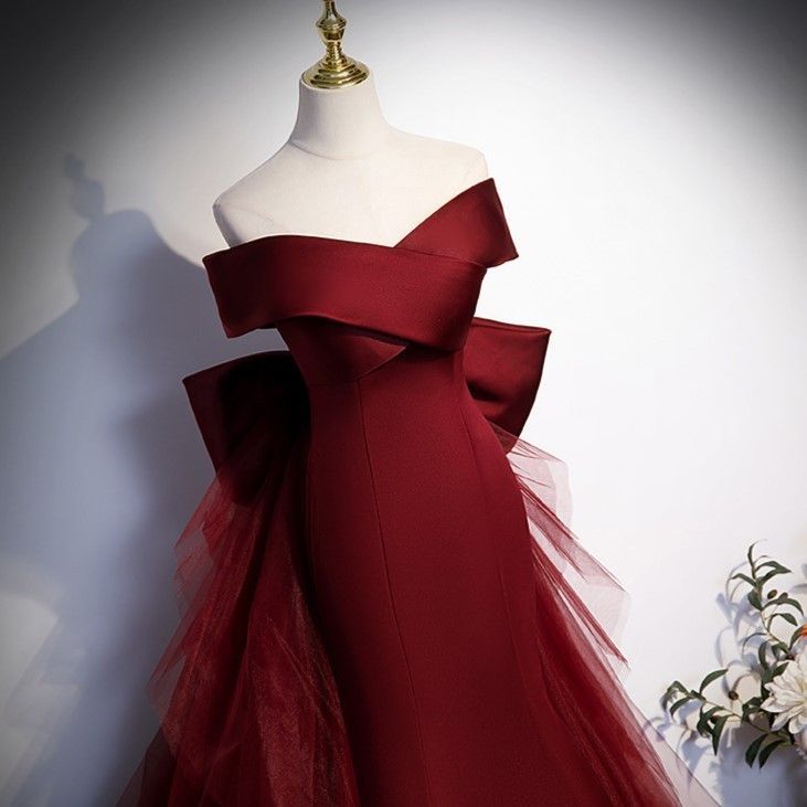 ウエディングドレス n