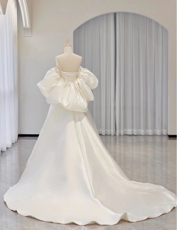 サテンオフショルダーウェディングドレス結婚式