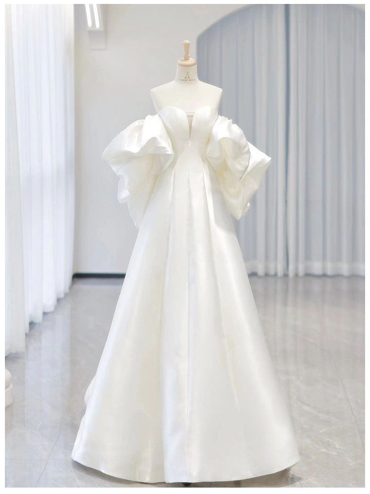 サテンオフショルダーウェディングドレス結婚式