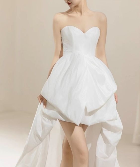 チューブトップ ウェディングドレスミニ丈 トレーン 大人可愛い