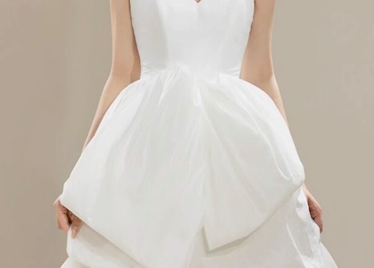 チューブトップ ウェディングドレスミニ丈 トレーン 大人可愛い