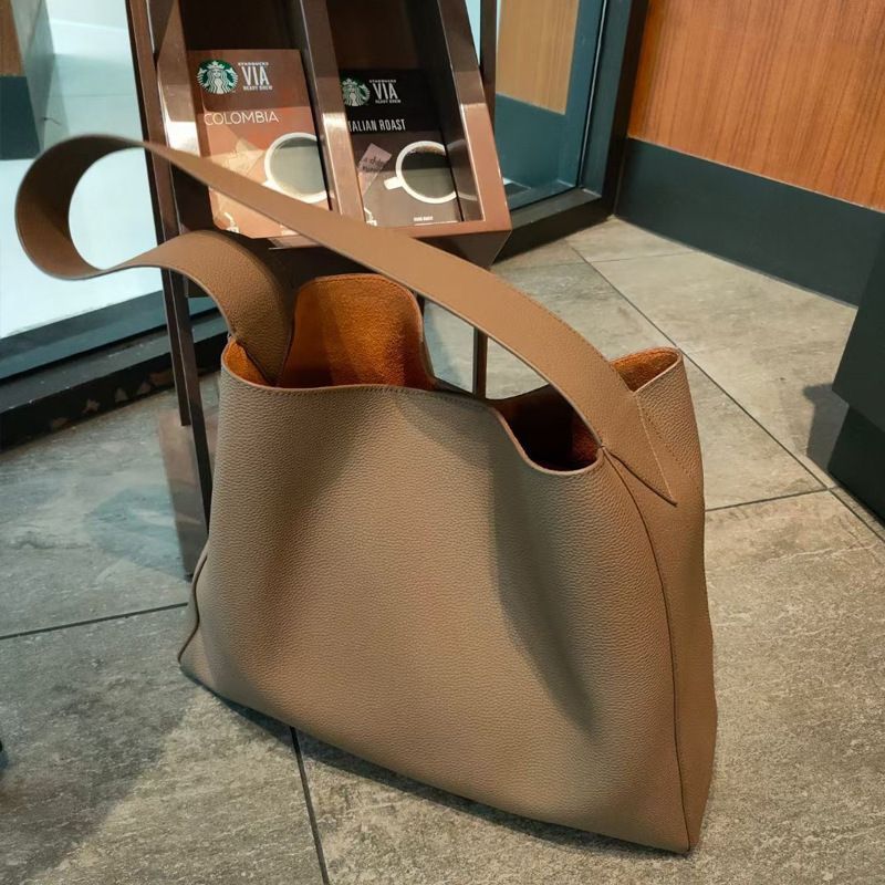 ショルダーバッグ 大容量