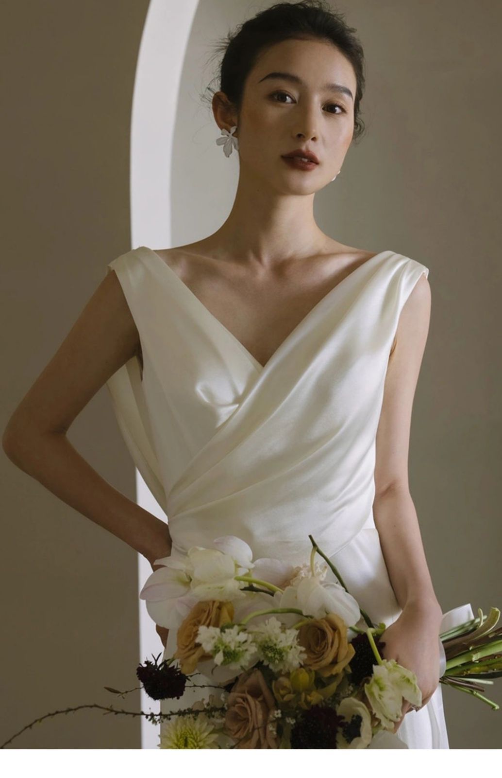 スタイリッシュ ウエディングドレス ノースリーブ スリット t 30