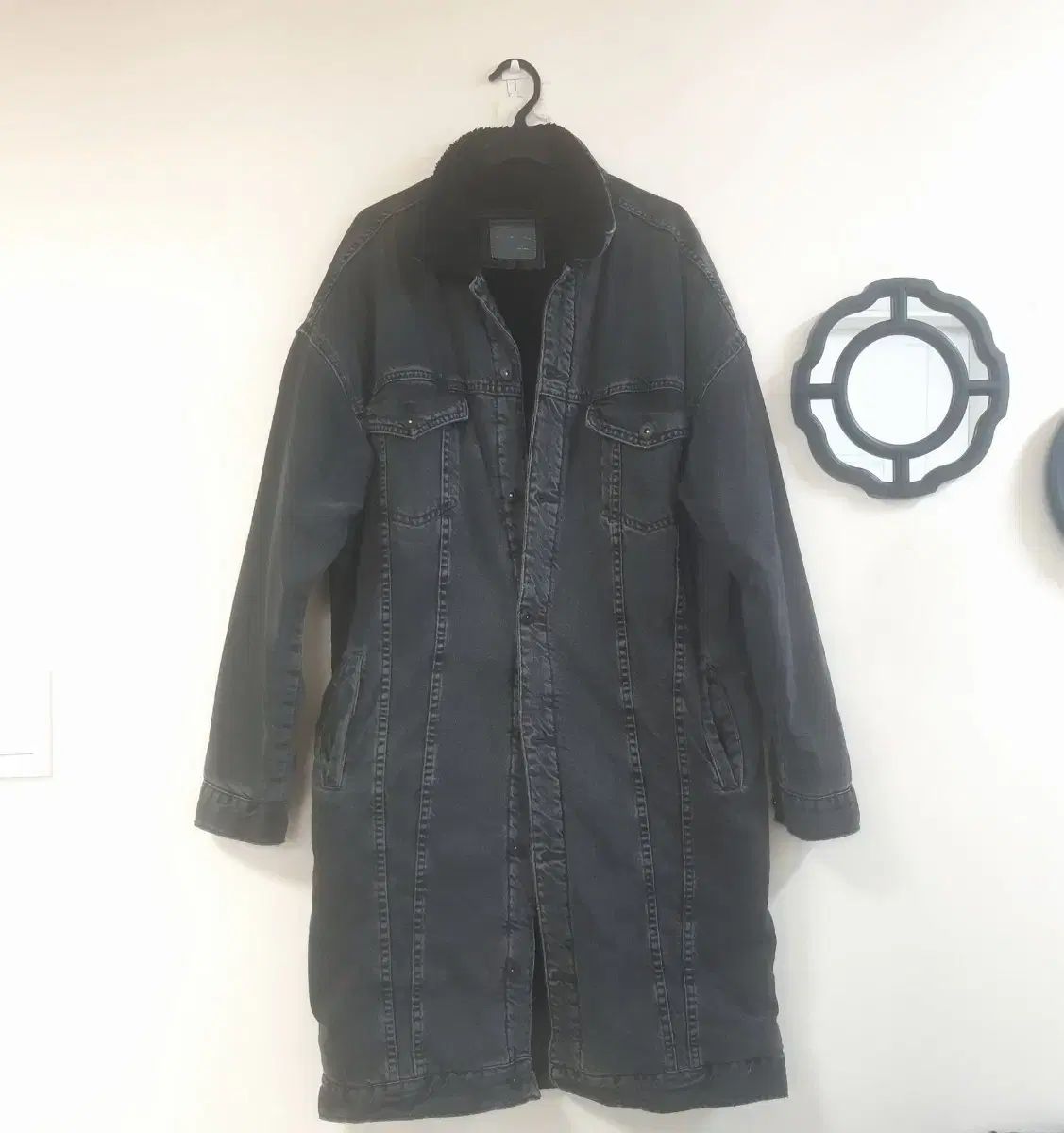 大人気ZARA ブラックデニムジャケット ボア ダメージ加工 ペイント L 