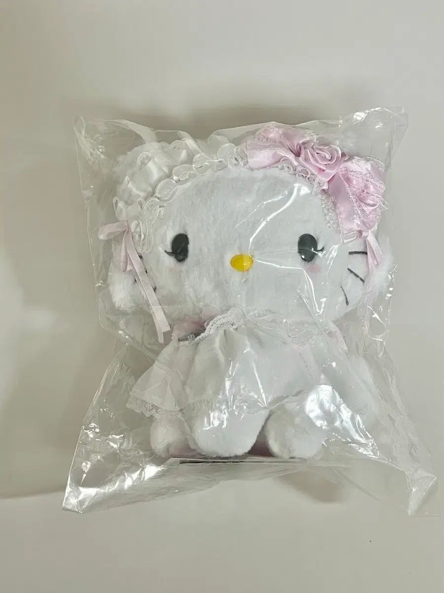 Sanrio 白フリル チャーミーキティ ぬいぐるみ
