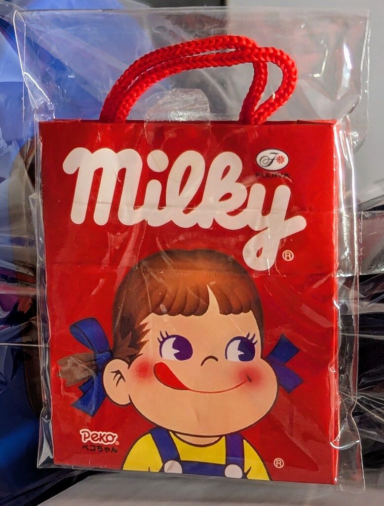 ペコちゃん首ふり人形