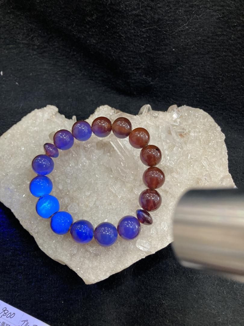 E32486 ブルーアンバー12㎜ ブレスレット＊青い蛍光＊琥珀＊アンバー＊インドネシア＊樹脂の化石＊化石