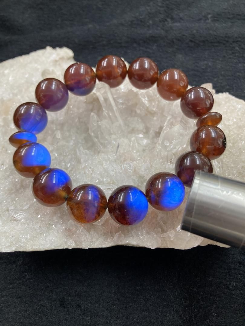 ブレスレット＊青い蛍光＊琥珀＊アンバー＊インドネシア＊樹脂の化石＊化石