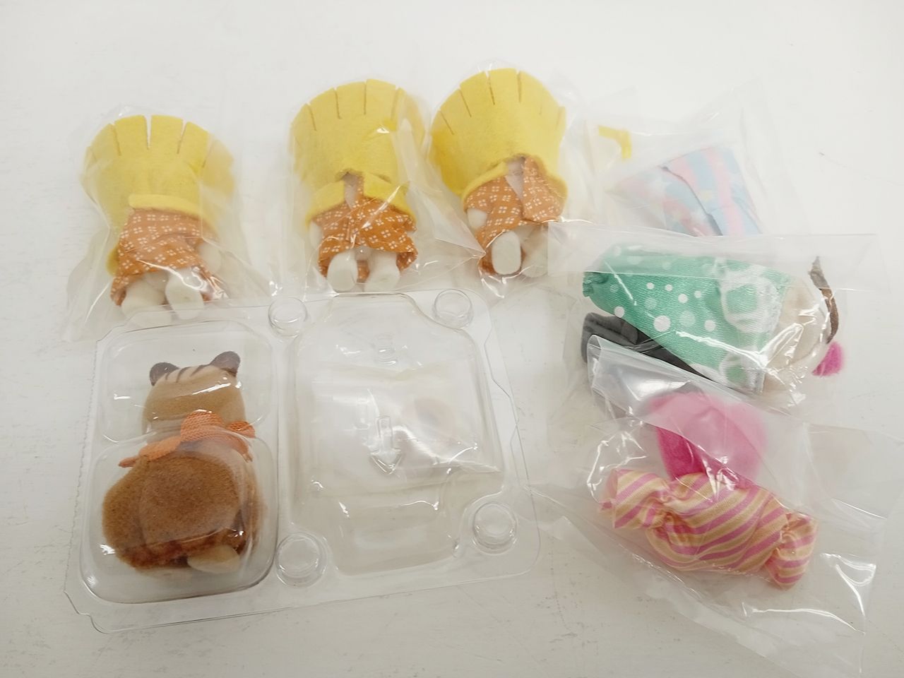 エポック シルバニアファミリー 赤ちゃん 人形 デリシャスパレード 森であそぼ など くるみリス マシュマロネズミ モグラ フレンチブルドッグ ショコラウサギ ポーチ 計8点セット MB-6689