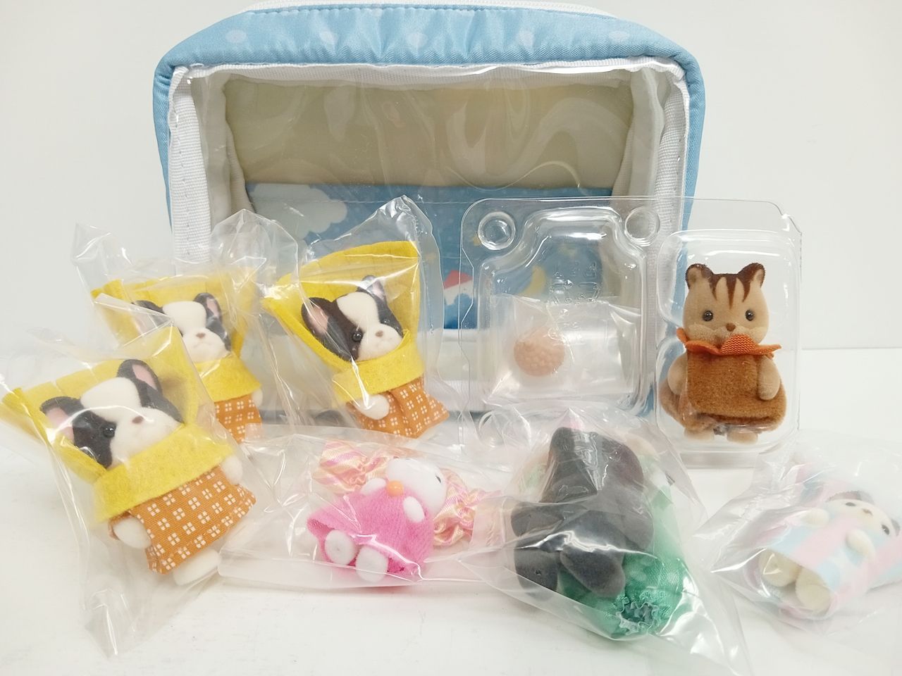 エポック シルバニアファミリー 赤ちゃん 人形 デリシャスパレード 森であそぼ など くるみリス マシュマロネズミ モグラ フレンチブルドッグ ショコラウサギ ポーチ 計8点セット MB 6689