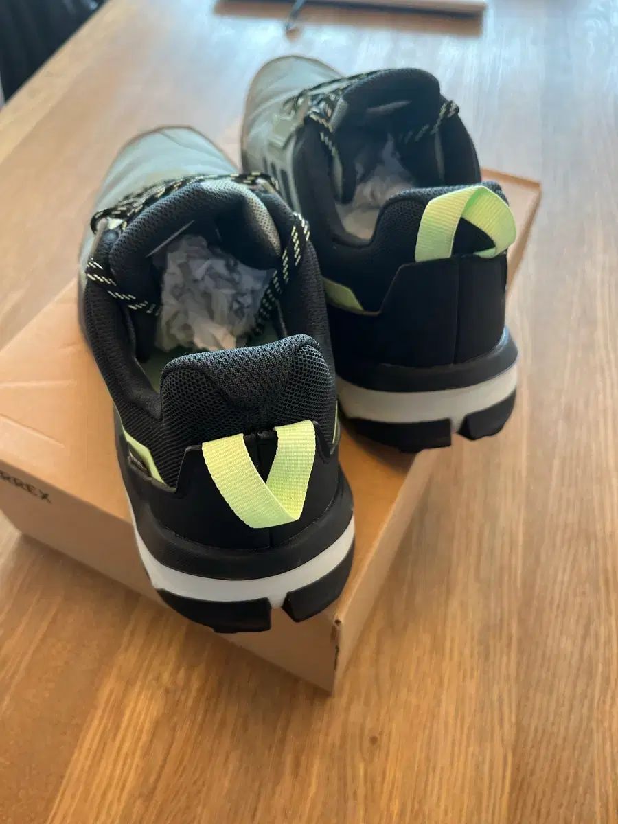 アディダス テレックス AX 4 ゴアテックス トレッキングシューズ 270