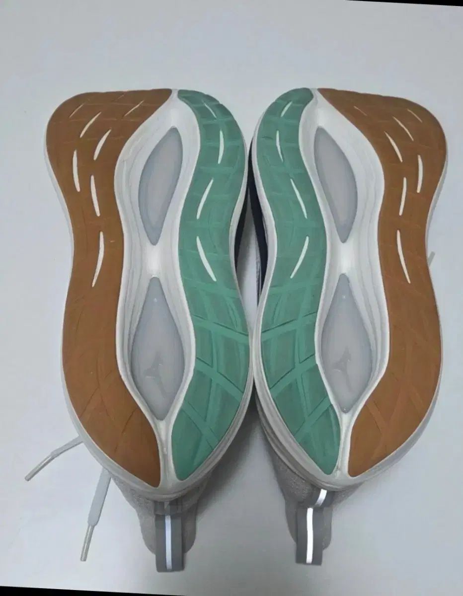 ランニングシューズ